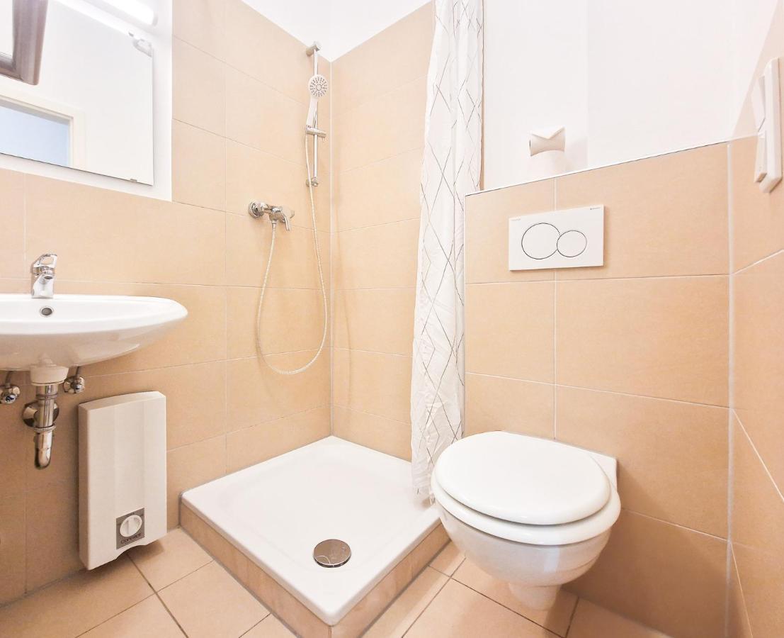 Raj Living - 1 Or 4 Room Apartments - 15 Min To Messe Dus - 10 Min Old Town Dus Düsseldorf Exterior foto